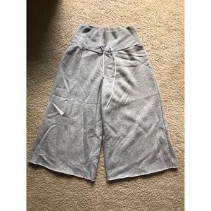 Comfy pair of Reebok cropped sweats